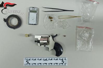 Castellaneta, in casa una pistola tascabile e munizioni: arrestato 30enne