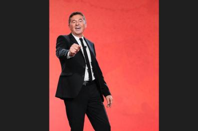 Teo Mammucari apre a Lecce il tour teatrale: «Sarà capitato anche a voi»