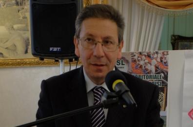 Taranto, si schianta con l'auto contro un pilone: morto segretario regionale Cisl