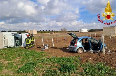 Strada provinciale 53, scontro tra un camion e un'autovettura sulla Francavilla - Sava 