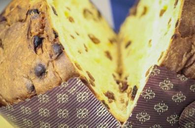 Panettoni industriali spacciati per artigianali, maxisequestro dei Nas a Brindisi