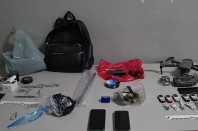 Drone con droga e microtelefoni in volo verso il carcere di Lecce: 2 arresti