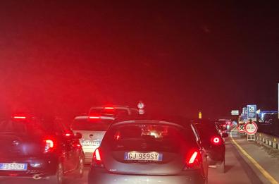 Bari, tamponamento sulla S16: traffico in tilt tra Mola e Polignano. Auto in coda da ore