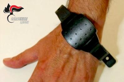 S.Pietro in Lama, braccialetto elettronico per stalker: molestava la ex