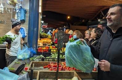 Bari: sotto l’albero, cibo e attrezzi per lo sport. Poi, parte il «tormentone»
