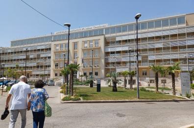 Soldi dai pazienti per le visite, a Bari chiusa inchiesta su ex primario di Oncologia