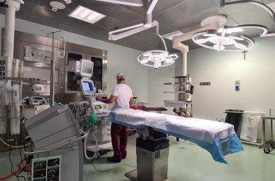 Rimosso tumore alla laringe senza danni al tratto vocale: intervento record a Bari