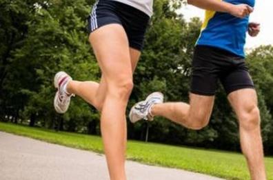 Lecce, podista multata perchè attraversa col rosso mentre fa footing: la protesta corre sui social