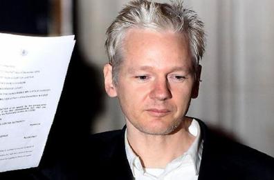 Bari, consiglio comunale approva all'unanimità mozione per cittadinanza onoraria ad Assange