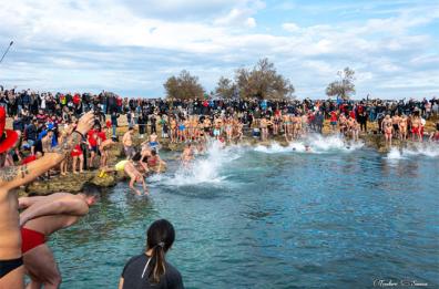 In 394 a Brindisi per il tradizionale tuffo di Capodanno alla Conca
