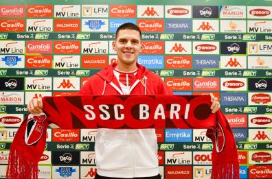 Calcio, rinforzo a centrocampo per il Bari: preso Lulic