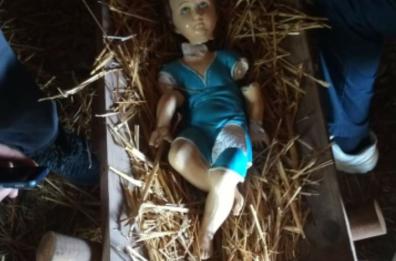 Vandali in azione nel Salento, decapitata la statua del Bambinello