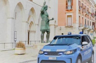 Punta pistola alla testa e rapina dipendente centro scommesse: arrestato 42enne a Barletta