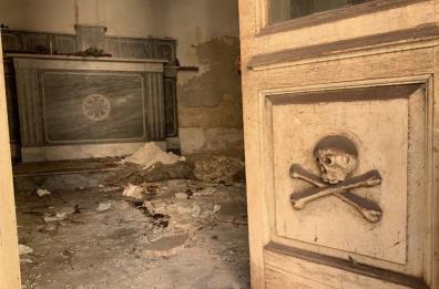 Corruzione in cimitero Taranto, nelle carte i favori al consigliere e ai sacerdoti