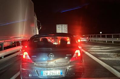 Ss 100: incidente manda in tilt la statale, auto in coda da ore 