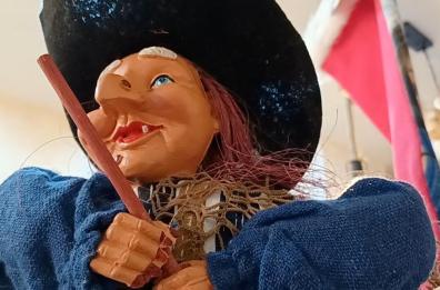 A Bari è «calzamania»: negozi di dolciumi presi d'assalto per la Befana
