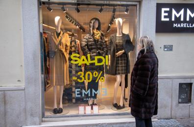 Basilicata, prima mattina di saldi, per strada non solo turisti: soddisfatti i commercianti FOTO/VIDEO