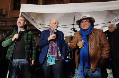 «Un pianoforte per strada» a Bari: bagno di folla per Al Bano che duetta con Sisto