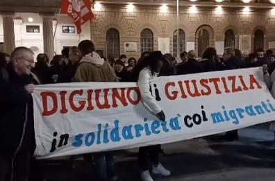 In 200 in piazza a Bari chiedono il rilascio della Ocean Viking