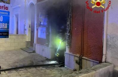 Incendio nella notte in una Lavanderia del Leccese