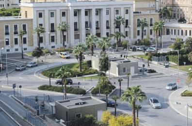 Spazi pubblici, «Il Comune deve vietare la sosta su 15 isolati in zona Policlinico»