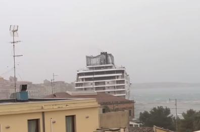 A Siracusa pioggia, grandine e tromba d'aria: nave rompe ormeggi