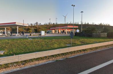 Irrompono in autogrill e scappano con sigarette, gratta e vinci, profumi: paura nel Foggiano
