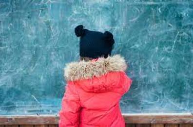 Molfetta, si rompe la caldaia a scuola: bimbi con cappotti e borse dell'acqua calda