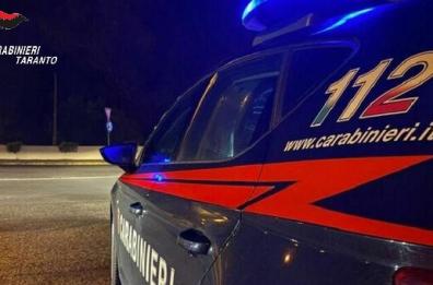 Fuggono all'alt dei cc e lanciano droga dal finestrino: arrestati in 3 nel Tarantino