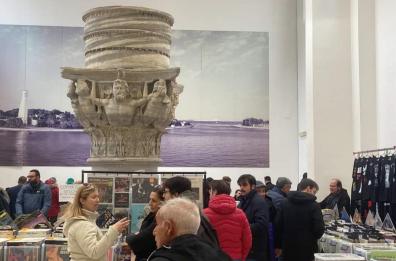 «La Sala del Capitello trasformata in suk», a Brindisi scoppia la polemica