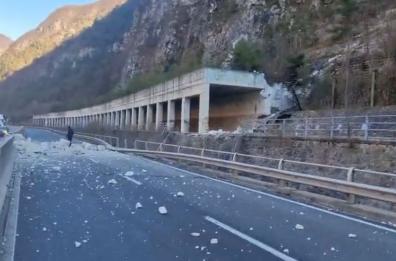 Frana in Valbrenta: chiusa Strada Statale 47 della Valsugana