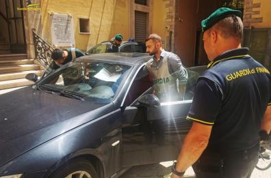 Frode da 11 milioni su auto di lusso importate dall'estero: 7 misure cautelari a Cerignola
