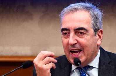 Gasparri a Bari : "Per le elezioni comunali Forza Italia aperta a un candidato civico"