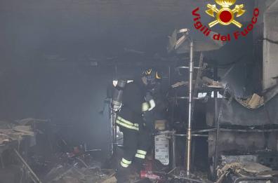 A fuoco un’officina a Morciano di Leuca, locale e casa dichiarati inagibili