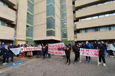 La Martella, sit in davanti al Comune di Matera: «Contrari alla produzione di biogas»