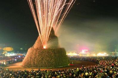 Novoli ritrova la sua Fòcara: stasera si rinnova in magia l’antichissimo rito del «fuoco buono»