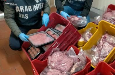 Taranto, kebab avariato: sequestrati 100 kg di prodotti alimentari
