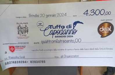 Il tuffo di Capodanno a Brindisi ha fruttato 4300 euro: tutti in beneficenza 