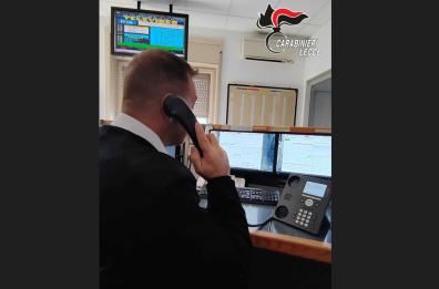 Ha paura dell'ex che la aspetta a casa: donna salentina salvata da carabiniere al telefono