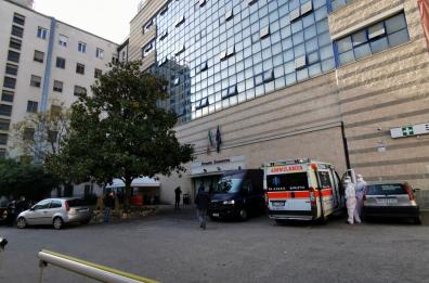 Impenna con la moto e travolge un 60enne a Barletta: ferito in ospedale