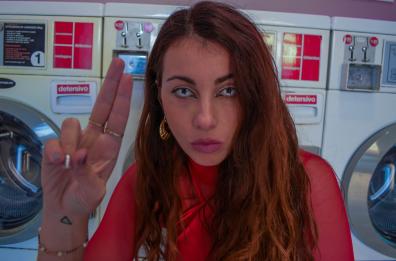 «Aruspice», il ritorno in musica della barese Tuasorellaminore