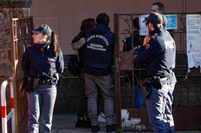 Roma, 21enne trovato morto nel cortile di una scuola: è pugliese
