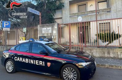 Taurisano, trova per terra borsello con 400 euro e lo restituisce