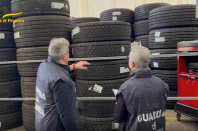 Maxi-truffa all’Iva con i pneumatici online, quattro arresti a Orta Nova