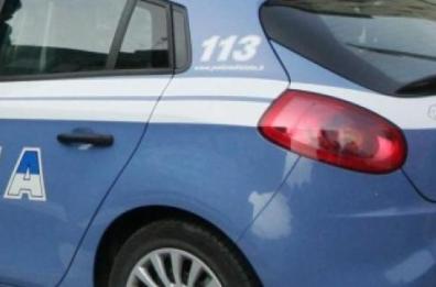 Galatina, si taglia la gola sotto casa della ragazza che perseguitava: arrestato un 23enne