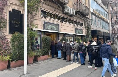 Bari, in fila per la svendita di Cima: chiude l’ultimo negozio storico di via Sparano