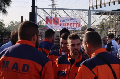 Operai e padroni uniti per salvare l’acciaio: domani Taranto si ferma