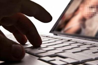 Ostuni, scarica 25mila file pedopornografici e la moglie lo scopre, indagato
