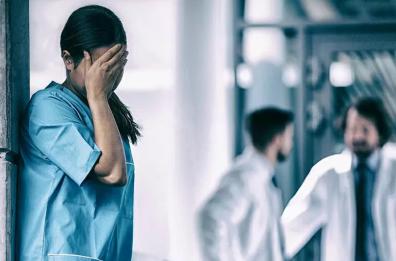 Presa a calci e gettata a terra: infermiera aggredita da mamma paziente Centro Salute Mentale a Gioia. Asl: «Denunceremo»