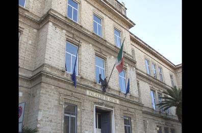 Caso Lampare a Trani, sindaco a giudizio per abuso d'ufficio e falso